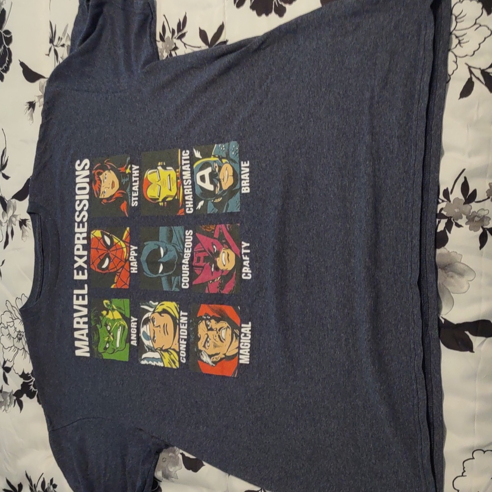 Men's large Marvel tee shirt